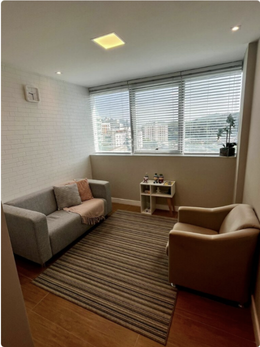 Consultório de psicologia com ambiente acolhedor e harmonioso